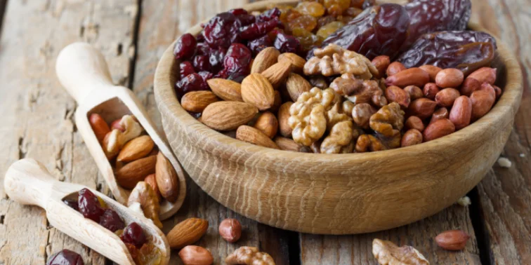 دلایل مصرف روزانه آجیل و میوه خشک